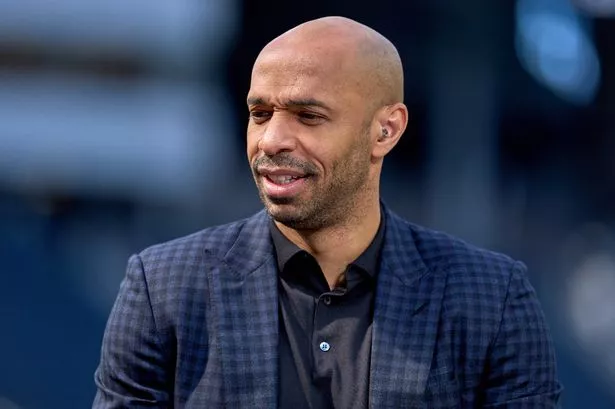 طلب ناري من هنري لبيريز: تعاقدوا مع هذا اللاعب فورًا قبل أن يخطفه برشلونة