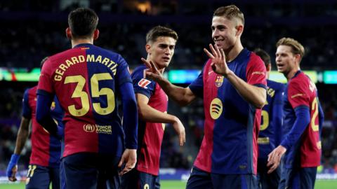أزمة تضرب برشلونة بعد الفوز على بلد الوليد.. فليك يشتعل غضبًا ويُجمّد 3 لاعبين ويعرض أحدهم للبيع