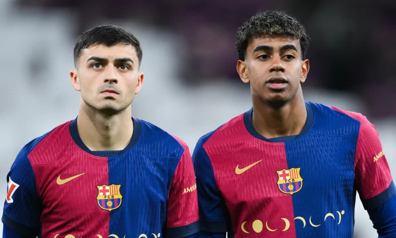 اشعل الحماس: نجم عالمي يطارد حلم برشلونة مع فليك