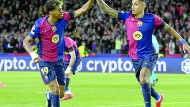 هانسي فليك يصدم الجميع بطلب تعاقد عاجل مع جناح "2 في 1" لتدعيم هجوم برشلونة