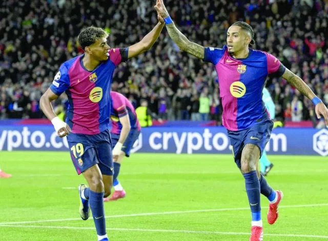 هانسي فليك يصدم الجميع بطلب تعاقد عاجل مع جناح "2 في 1" لتدعيم هجوم برشلونة