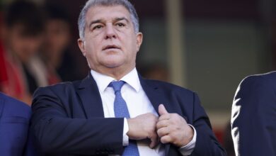 لابورتا يصعّد ضد نجم برشلونة: "ارحل فورًا... وإلا ستدفن في الدكة"