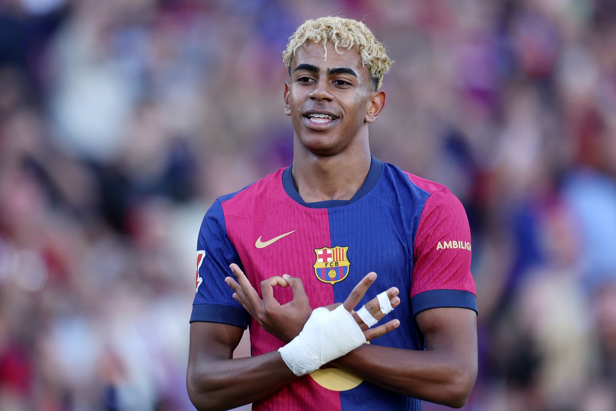ساحر أوروبا يريد برشلونة : "نفسي ألعب مع لامين يامال"