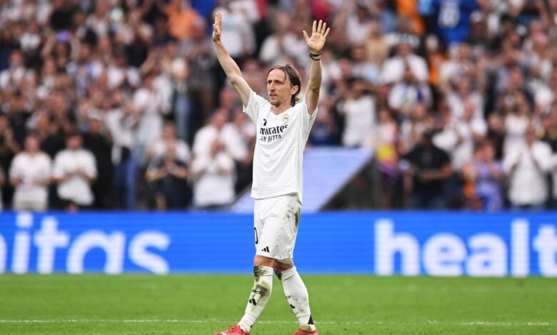 تدخل مفاجئ في الدقيقة 90 يربك ريال مدريد أمام الهلال..مودريتش يُشعل الجدل