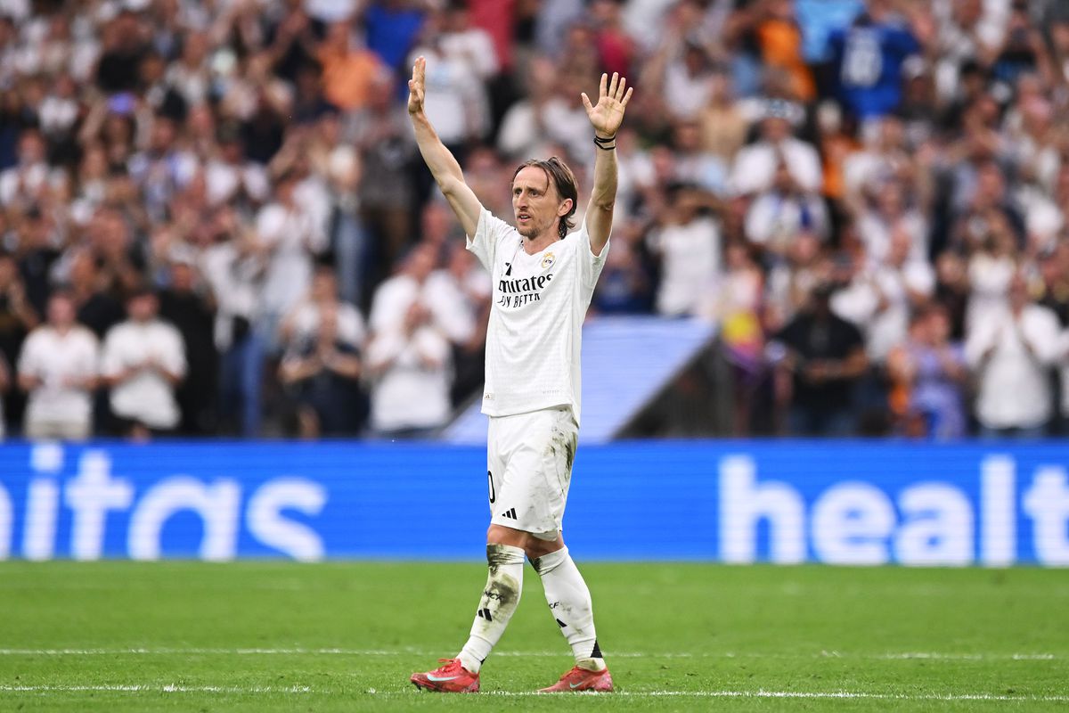 تدخل مفاجئ في الدقيقة 90 يربك ريال مدريد أمام الهلال..مودريتش يُشعل الجدل