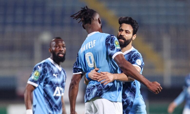 الأهلي يُثير زوبعة في بيراميدز: أزمة فيستون ماييلي تُشعل الميركاتو