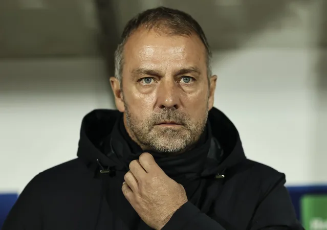 فليك لا يرحم.. مدرب برشلونة يُطالب بالتخلص الفوري من لاعب بسبب تصرفاته