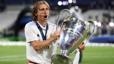 مودريتش يصدم الجميع داخل ريال مدريد ويُسلّم الرقم 10 بنفسه