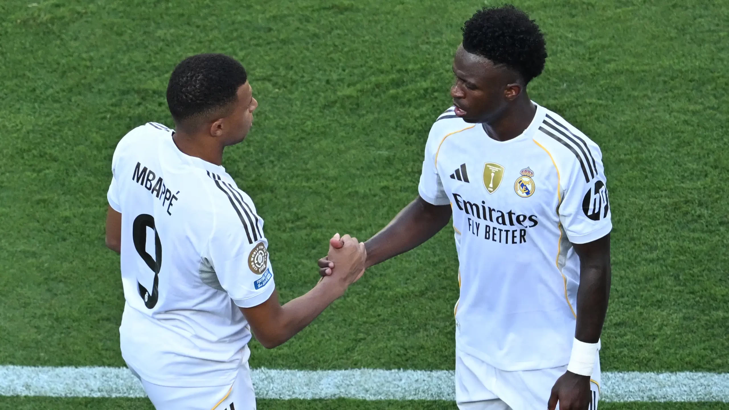 ألونسو يربك حسابات ريال مدريد.. قرار مفاجئ بشأن مبابي وفينيسيوس وبيريز يوافق فورًا