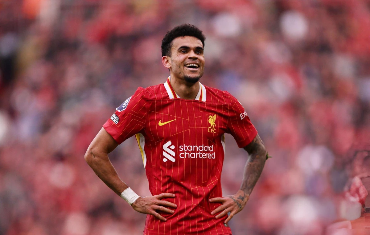 ليفربول يرفض التفريط في لويس دياز رغم توسلات برشلونة