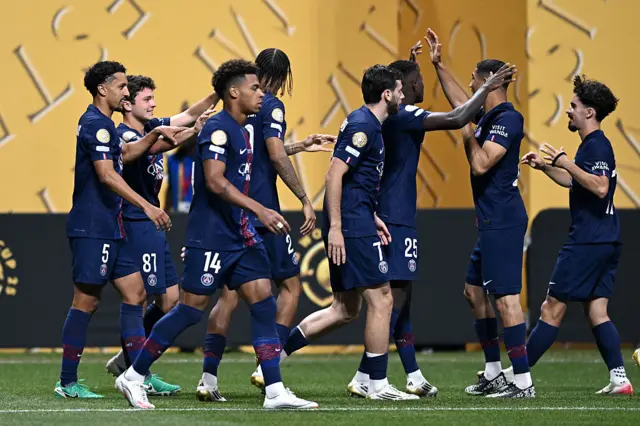 رئيس ريال مدريد لا يصدق ما رآه.. نجم باريس يُشعل رغبة بيريز