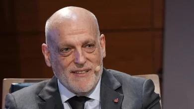 خدعة تيباس الجديدة على برشلونة: يطالب لابورتا بتوفير الفلوس ويجبره على الصرف أكتر
