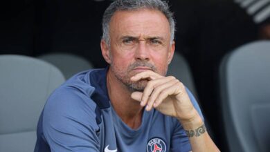 لويس إنريكي يفتح النار: اتصال مباشر بنجم برشلونة لضمه إلى باريس سان جيرمان