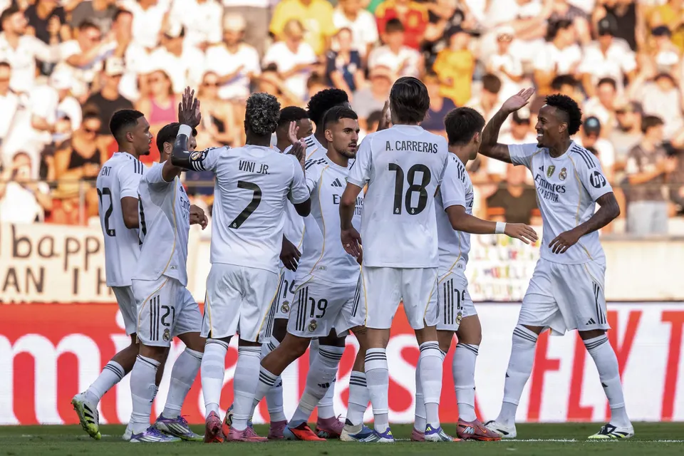 الولاء ينتصر.. نجم الفريق يتمسك بالبرنابيو رغم العروض الكبرى