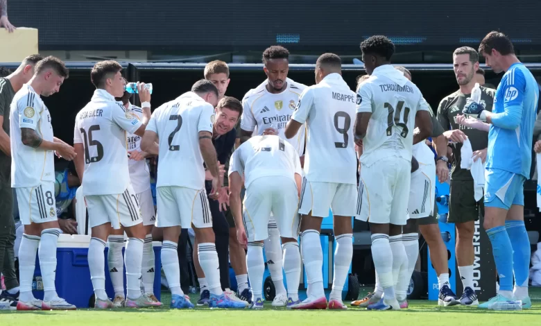 رغم العروض والضغوط.. نجم ريال مدريد يحسم موقفه بشكل غير متوقع