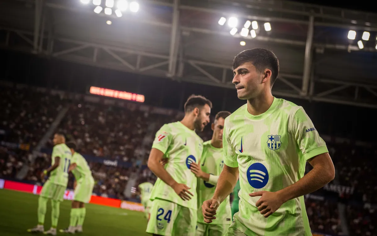 بيدري يعترف بخطأه في مباراة ليفانتي ويتحمل اللوم