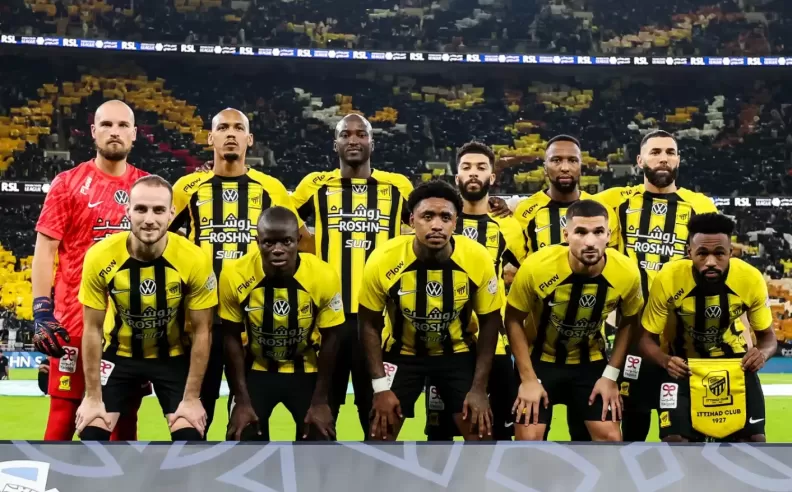 صفقة هجومية ضخمة تلوح في الأفق.. الاتحاد يضع عينه على لاعب برشلونة