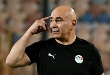 توتر مستمر.. الحضري يتمسك بموقفه ويرفض الصلح مع حسام حسن رغم تدخل الوزير