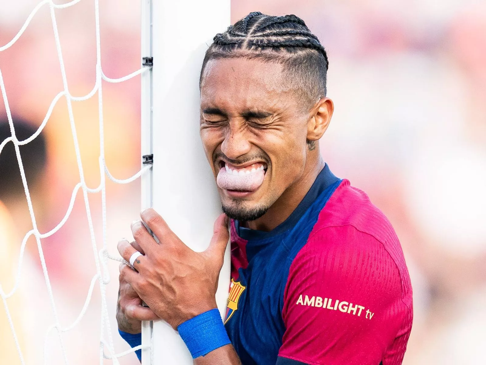 رافينيا يصدم جماهير برشلونة: هذا هو السبب الحقيقي وراء تراجع مستواي