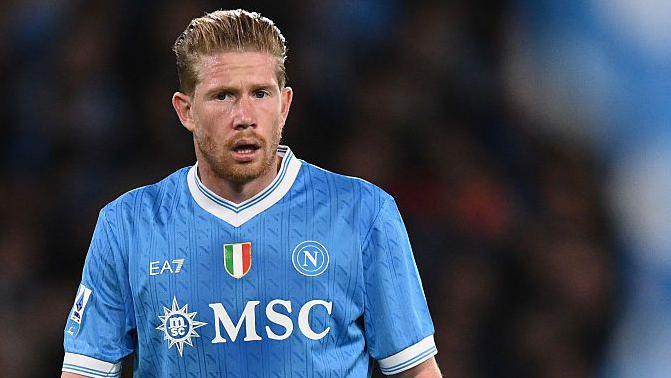 بعد إصابة دي بروين.. نابولي يضع أعينه على نجوم ريال مدريد لتدعيم الوسط والهجوم