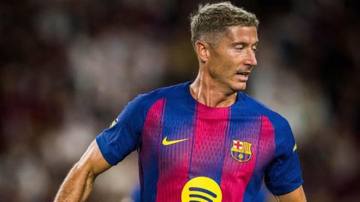 هل يخطئ برشلونة بقرار رحيل ليفاندوفسكي؟ إليك 3 أسباب للتراجع عن الخطة