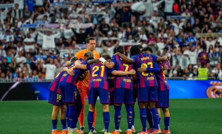 فليك يتنفس الصعداء: نجم برشلونة يعود للتدريبات قبل المواجهات الحاسمة