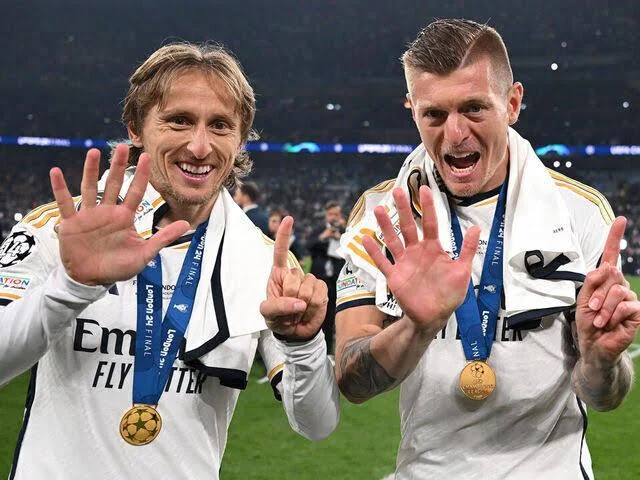 ريال مدريد يفكر يرجّع نجمه السابق.. تعويض عن مودريتش وكروس