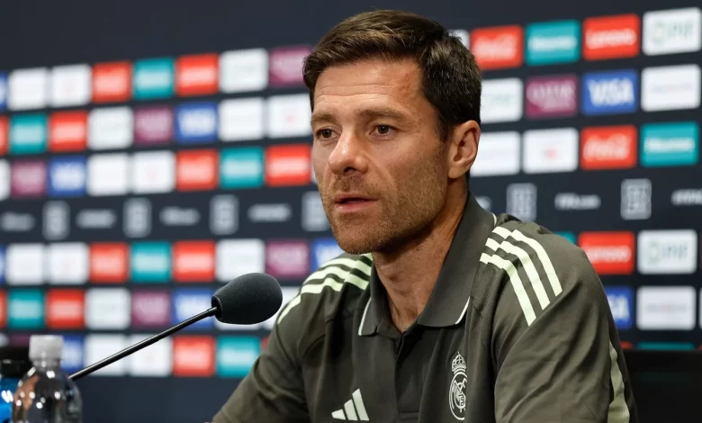 قرار غير متوقع من تشابي ألونسو يهزّ ريال مدريد