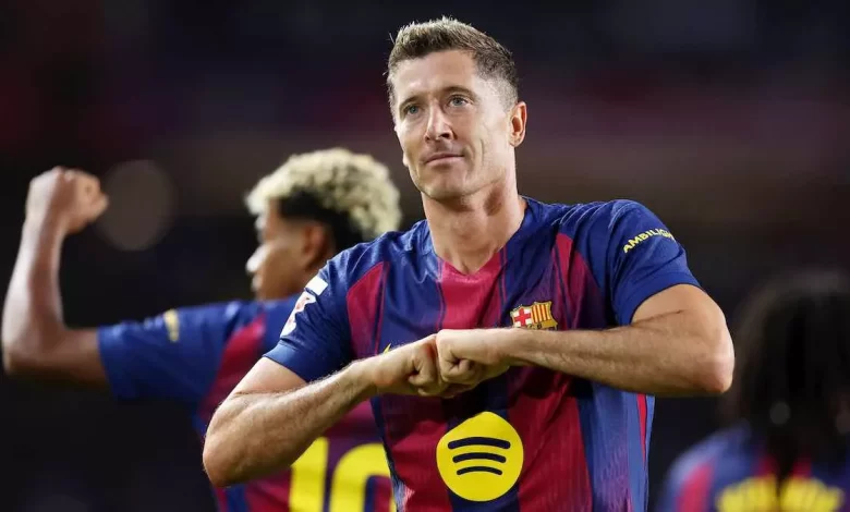 نجم برشلونة تحت الضغط.. ليفاندوفسكي يطالب فليك باستبعاده والجمهور يتفاعل