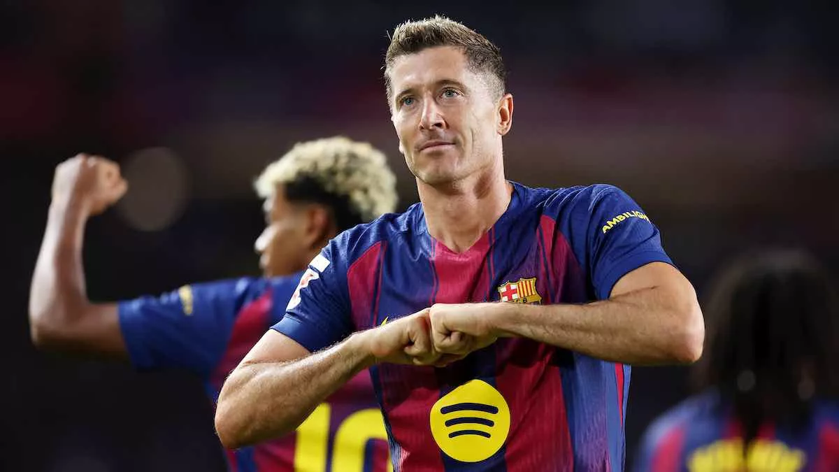 نجم برشلونة تحت الضغط.. ليفاندوفسكي يطالب فليك باستبعاده والجمهور يتفاعل