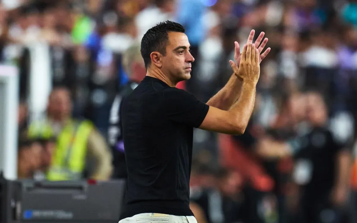 أزمة دفاعية تهدد مستقبل لاعب أساسي في برشلونة بعد سلسلة من الأخطاء المؤثرة