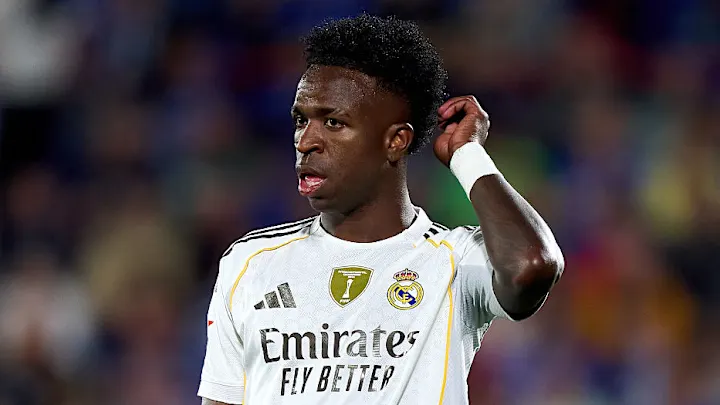 مفاجأة داخل ريال مدريد.. بيريز يحسم مستقبل فينيسيوس جونيور