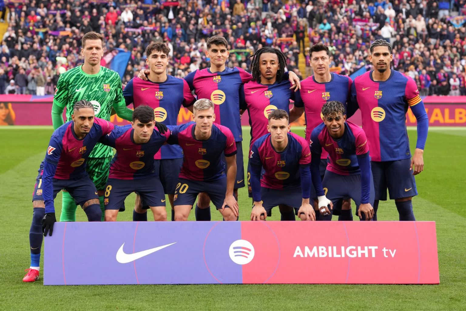 برشلونة في ورطة: فليك يحدد 5 لاعبين على القائمة السوداء