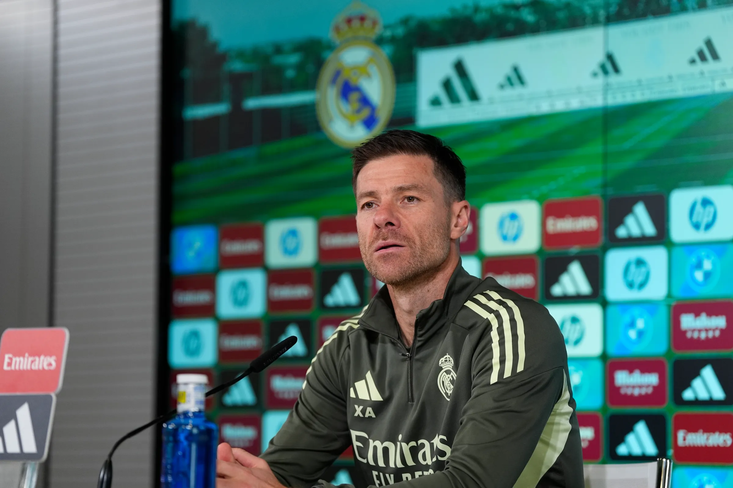 أزمة داخل ريال مدريد… نجم الفريق يثير الفوضى ويضغط على المدرب