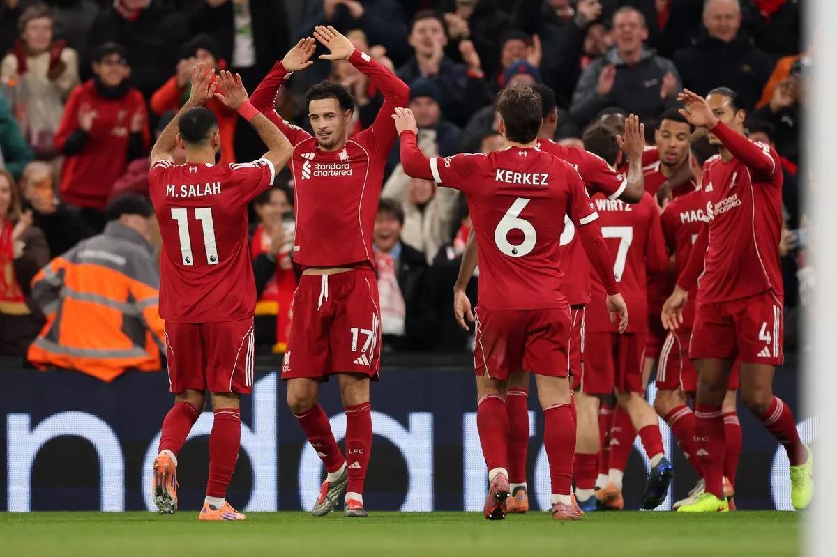 سيناريو مفاجئ يربك ليفربول ويفتح الباب أمام برشلونة
