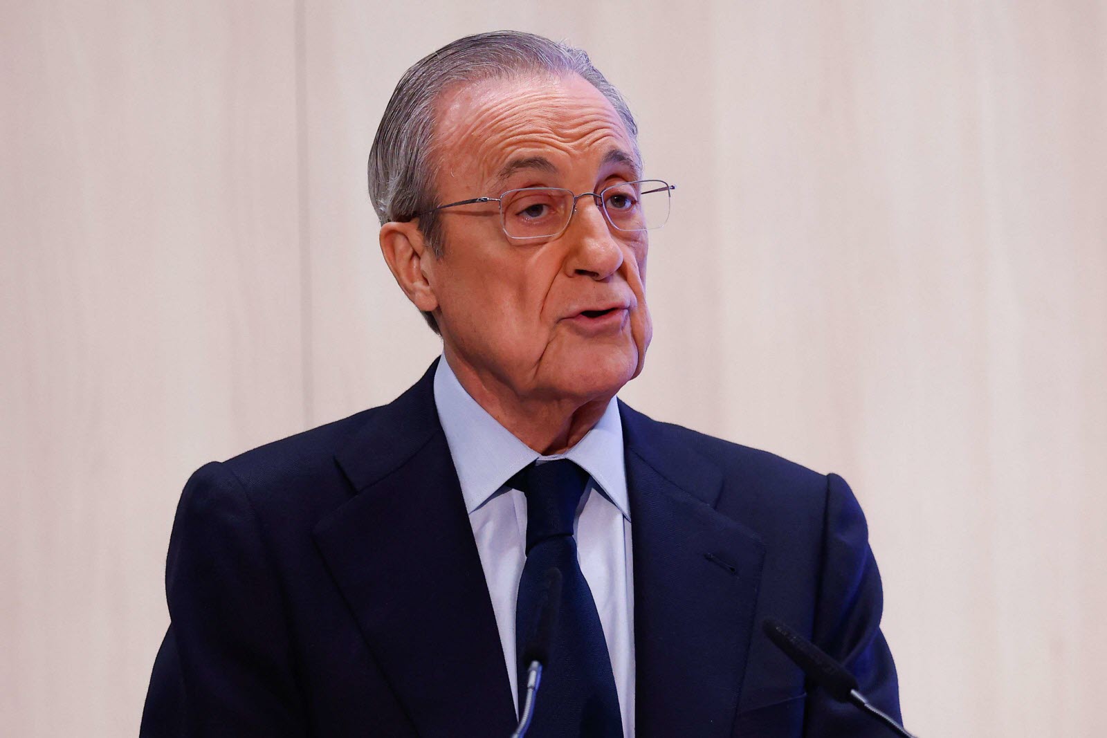 تحرك جديد من بيريز.. 4 لاعبين تحت المتابعة في ريال مدريد