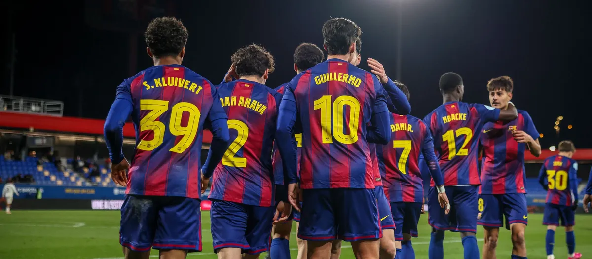 نجم شاب يفتح باب الرحيل عن برشلونة بعد موقف فليك