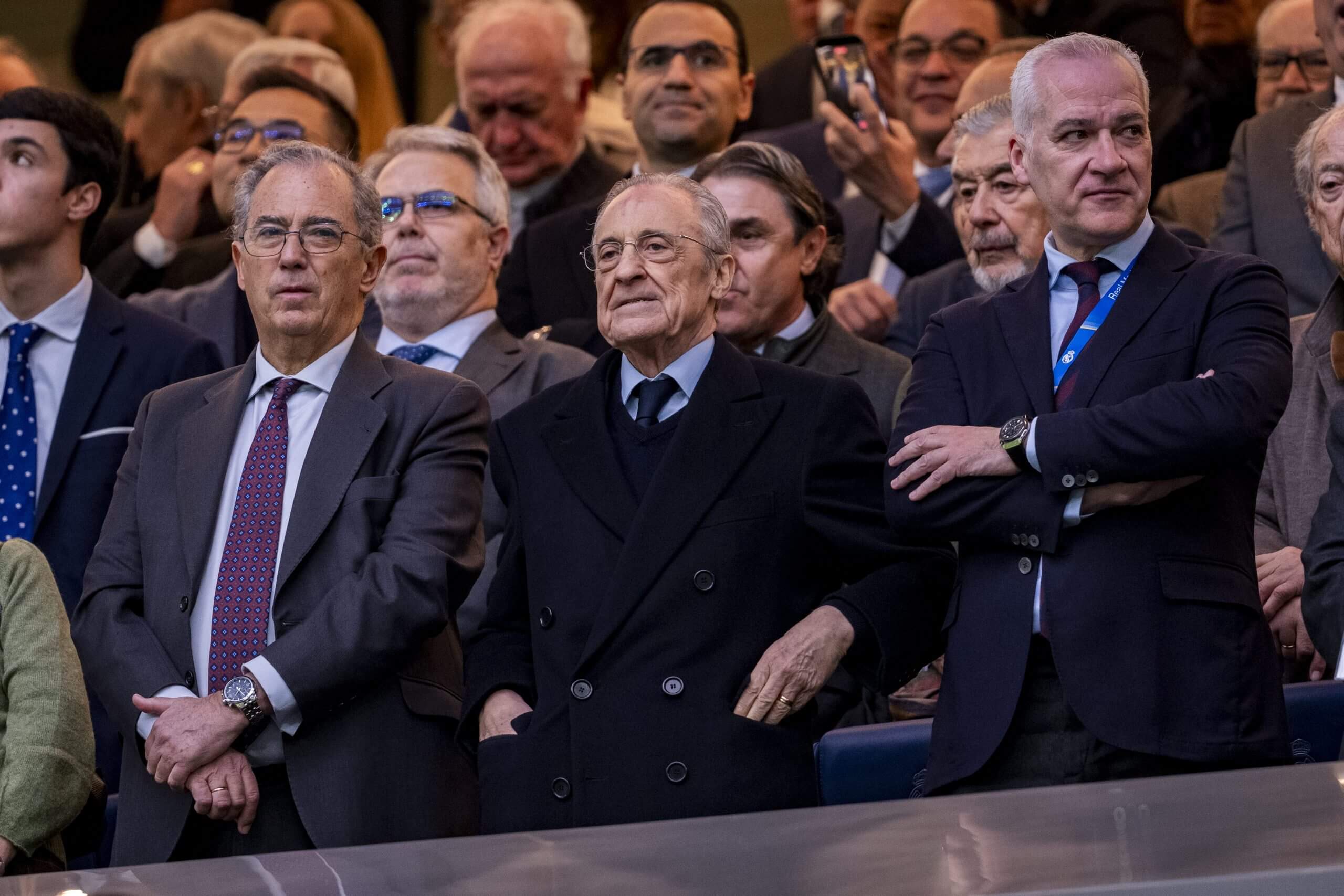توتر بعد المباراة.. فلورنتينو بيريز يتدخل بنفسه مع لاعب ريال مدريد