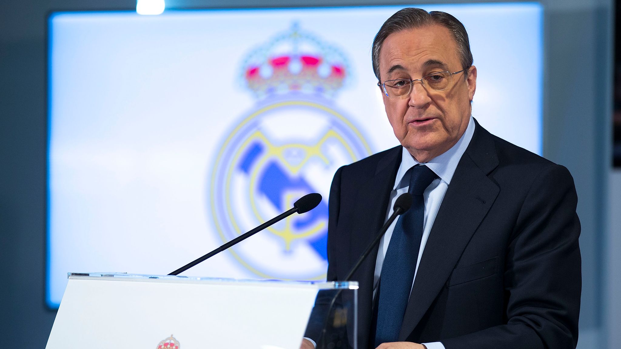 بعد سكوت طويل.. مورينيو يعلّق بكلمة واحدة ويقلبها على ريال مدريد