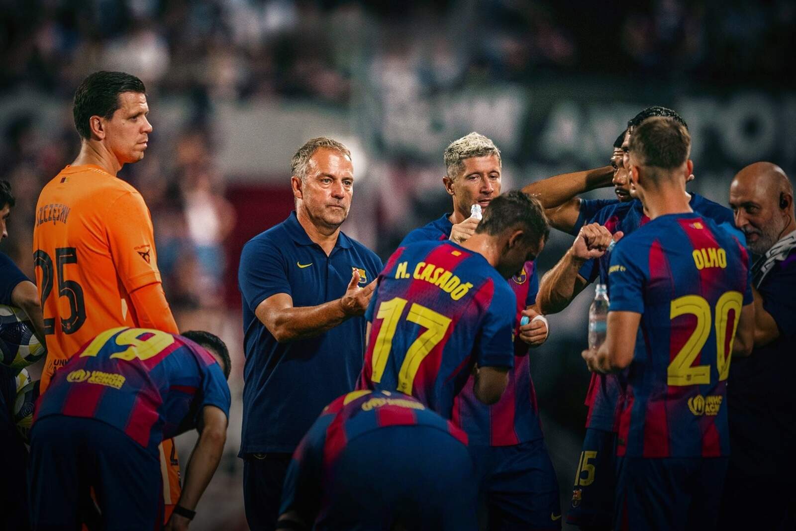برشلونة في ورطة.. فليك يقرر رحيل نجم الفريق رغم تألقه الكبير
