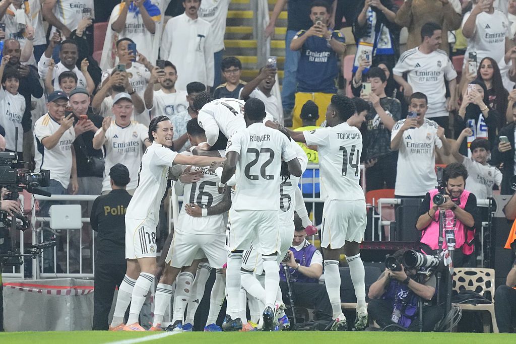 ريال مدريد إلى نهائي السوبر بعد الفوز على أتلتيكو.. قلق واضح عند تشابي ألونسو بسبب الدفاع