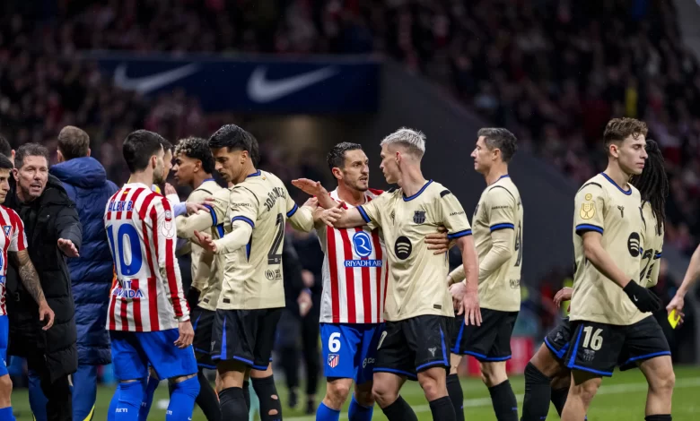 أتلتيكو يفرض سيطرته على برشلونة برباعية مثيرة.. وهانسي فليك يشتعل غضباً