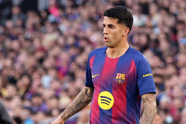قرار غير متوقع من برشلونة حول كانسيلو يضع الجميع في حيرة