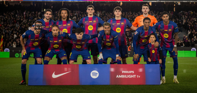 بعد أداء ضعيف ضد ليفانتي… فليك يقرر تجميد لاعب برشلونة