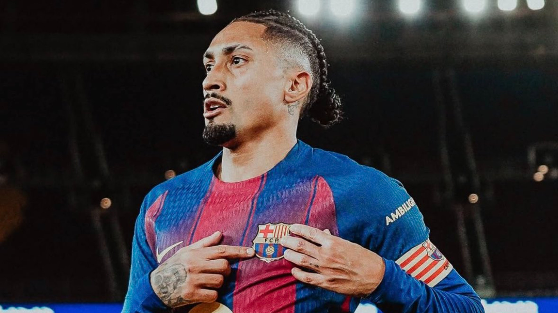 نجم برشلونة رافينيا يغلي غضبًا بعد نصف نهائي الكأس ويطالب فليك برد قوي