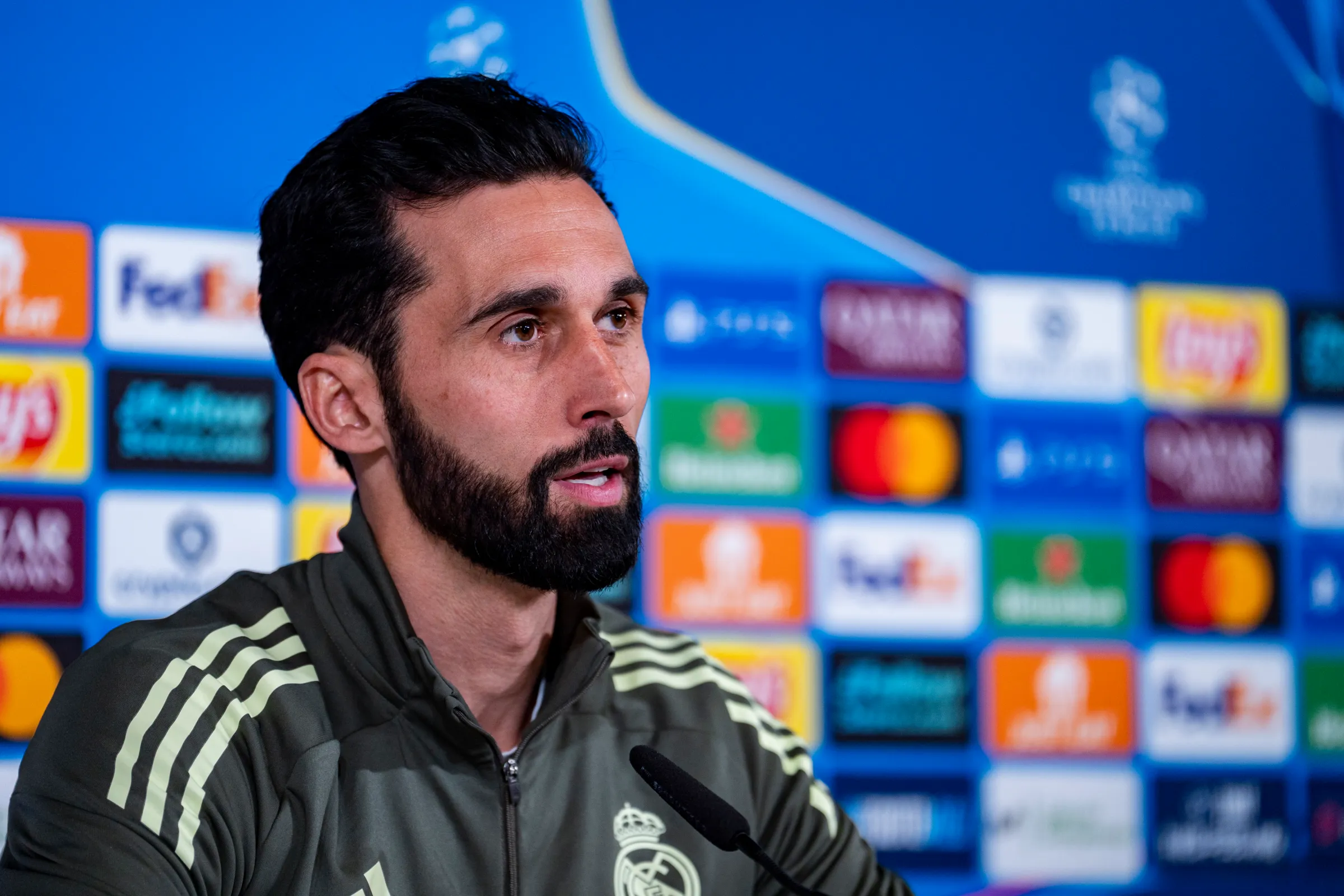 رغم تألقه في المباريات الكبيرة.. نجم ريال مدريد يواجه قرارًا صعبًا