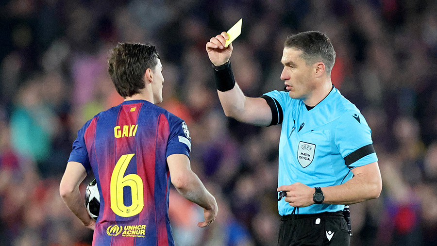 جدل كبير بعد مباراة برشلونة وأتلتيكو.. يويفا يقرر استبعاد كوفاتش من الأبطال