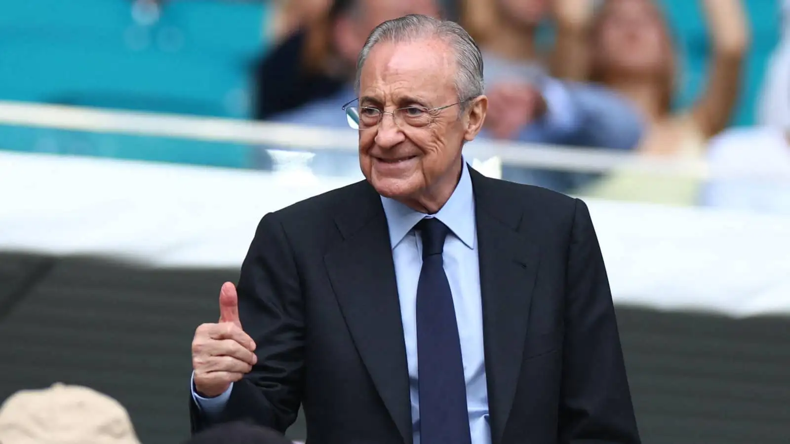 بعد الإقصاء من دوري الأبطال… رئيس ريال مدريد يقتحم غرفة الملابس ويعلن مفاجأة صادمة