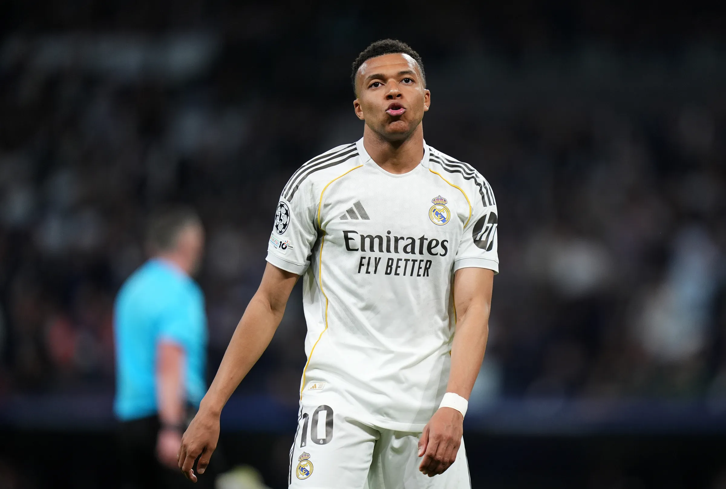 أجواء مشتعلة داخل ريال مدريد.. مبابي يفتح النار على فينيسيوس بسبب تراجع الفريق